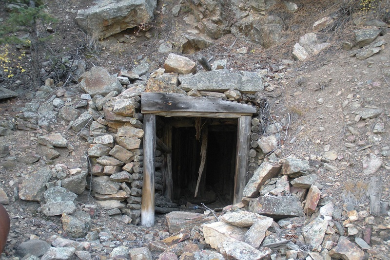 Abandonded Mine 62c439e513657