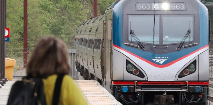 Am Trak Art 6331a54ad09c5