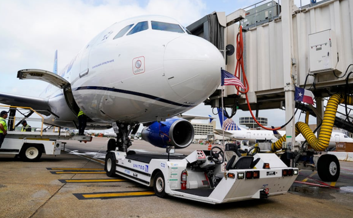 United Airlines Pushbacks 638e3241c0672