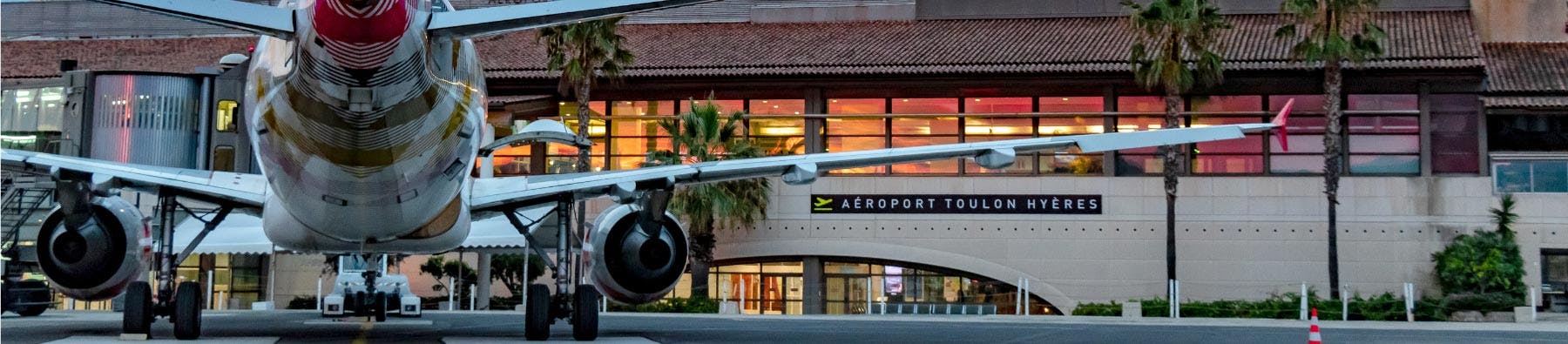 660c1d85e87df8001fe7a70d Toulon Hyeres Airport