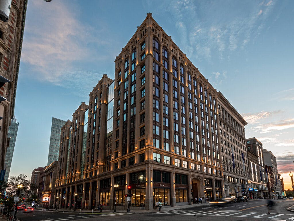 667b1e80e48d93d0abef0057 Emerson College Office Of Marketing