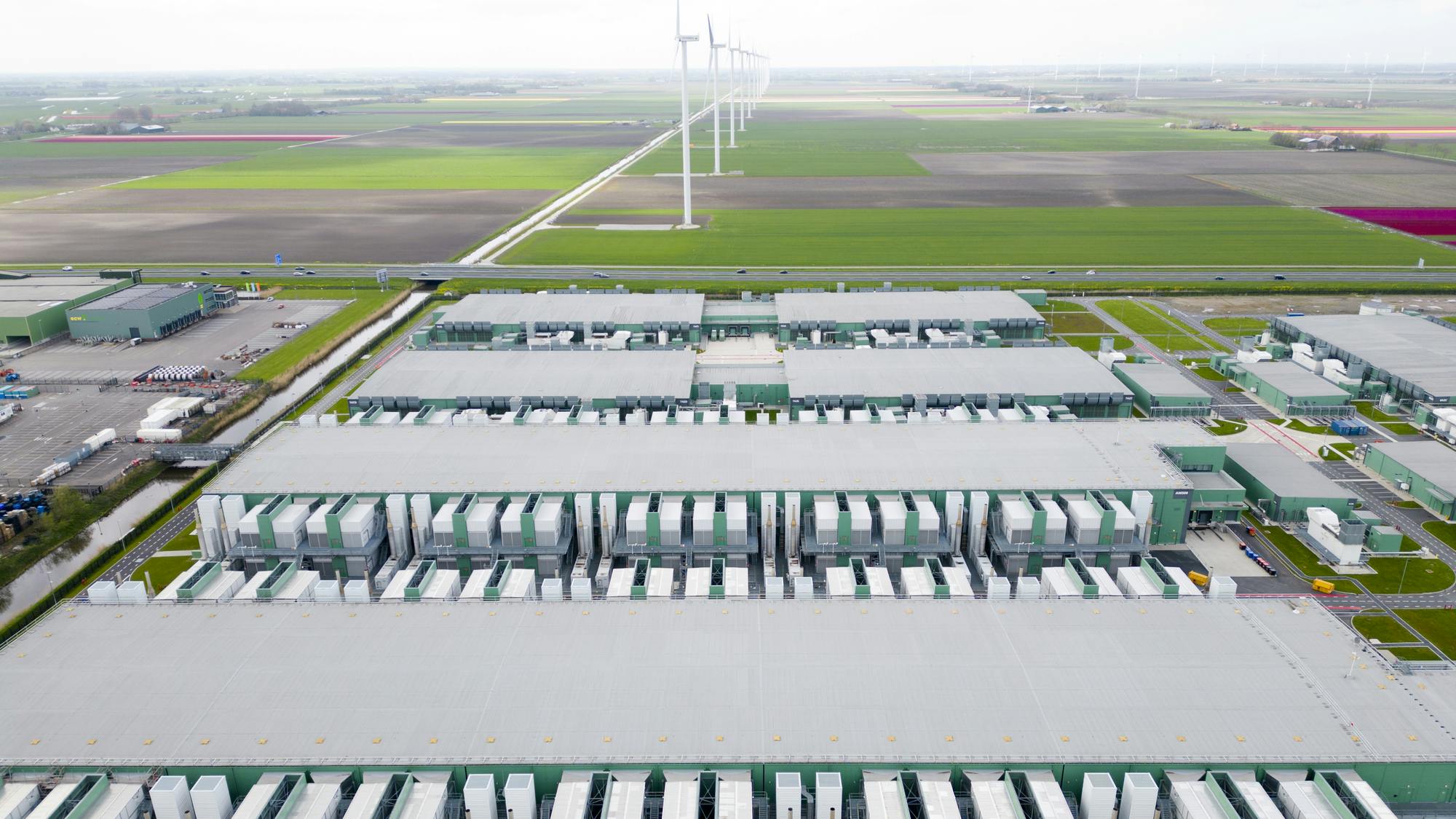 6759d4d8f267d4f14a4389d9 Dreamstime Data Center