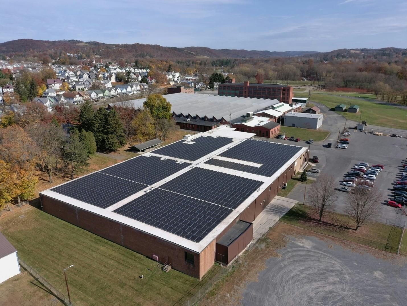 FRC's rooftop solar array at its plant. Image credit Andy Oakes/Fresh Roasted Coffee LLC