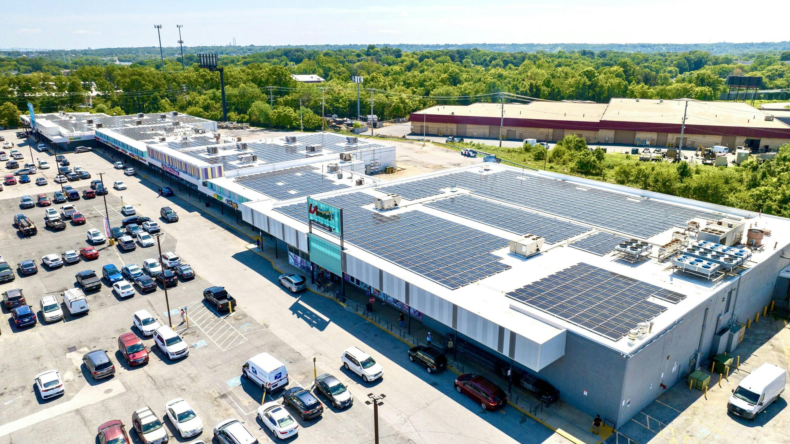 The new solar project at Hollinswood Shopping Center in Baltimore County, Maryland. Image credit Centennial/Broad Street Realty/PR Newswire