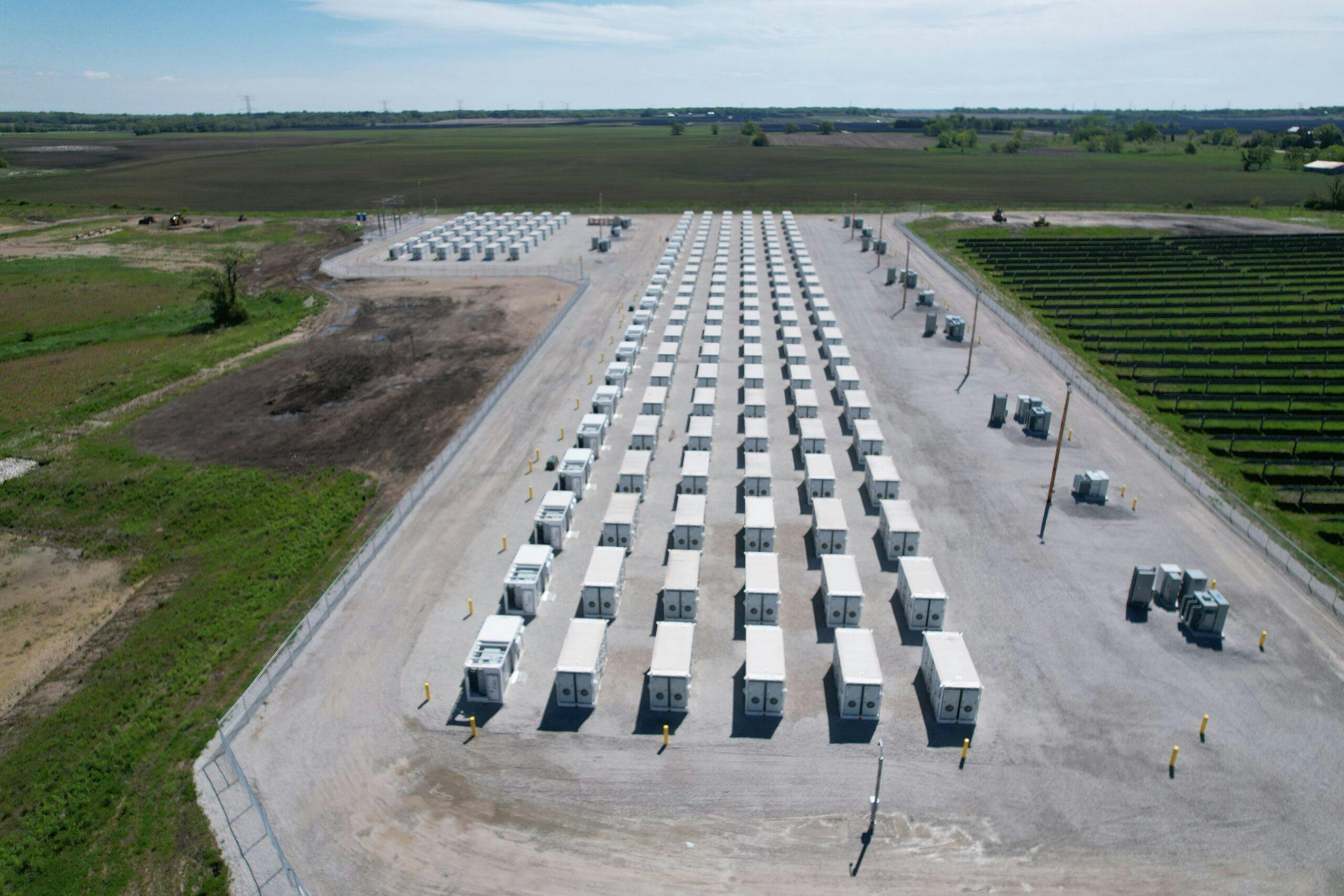 6842f3e8baed86455b1ccb90 Paris Battery Aerial We Energies
