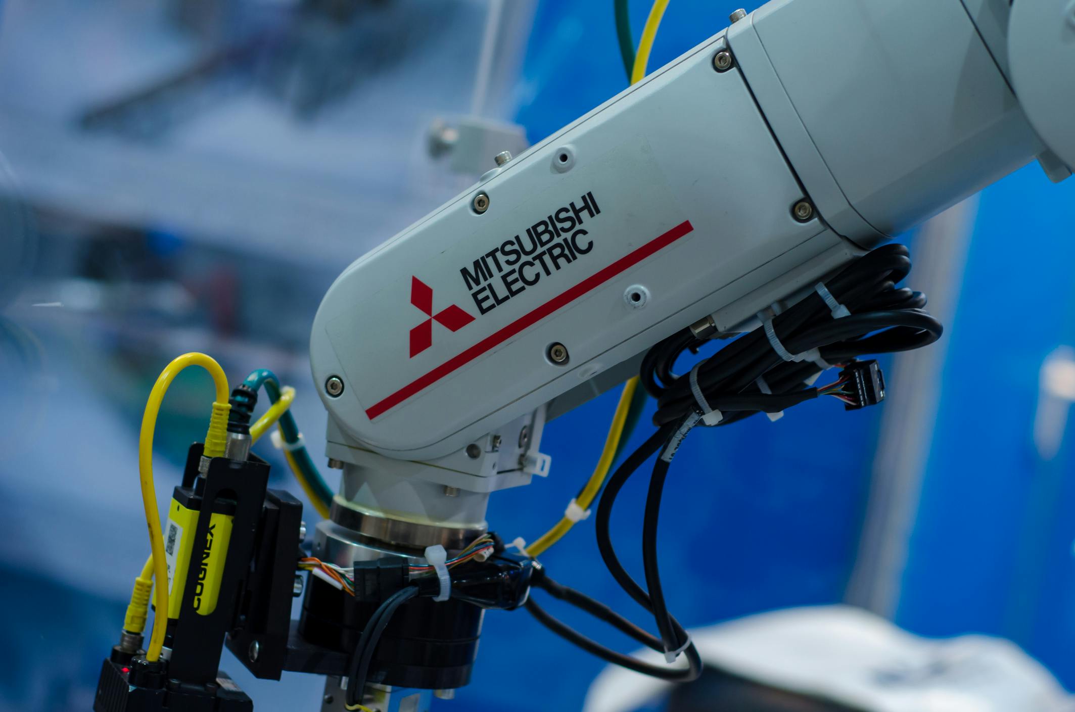 68f2487b92d0f88cdac0ff83 Misubishi Robot Arm Dreamstime