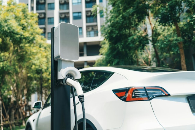 69271bbe3920778ef2b8c25f Ev Charging Dreamstime