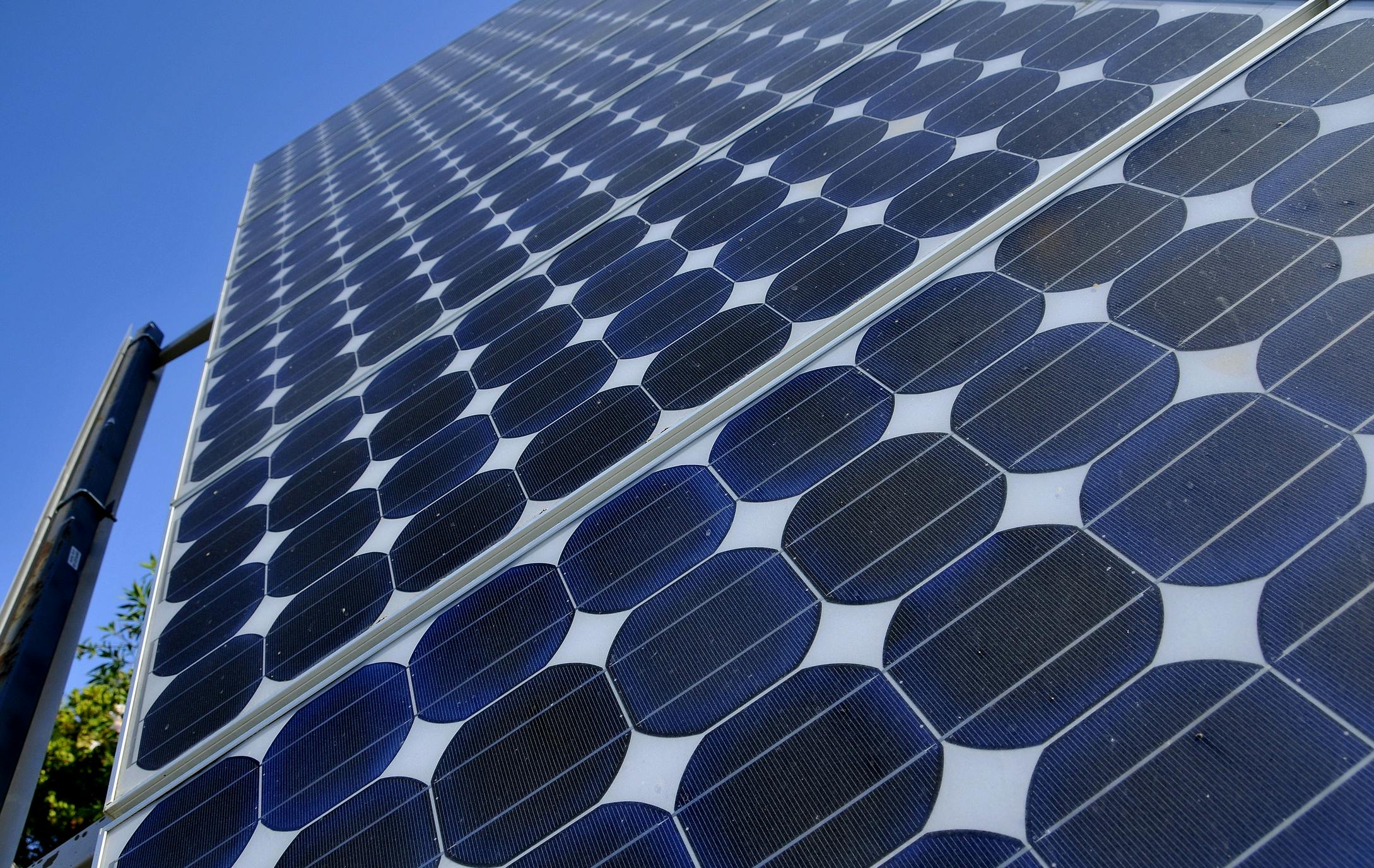 6967b6924f3725258ad8db4f Community Solar Dreamstime