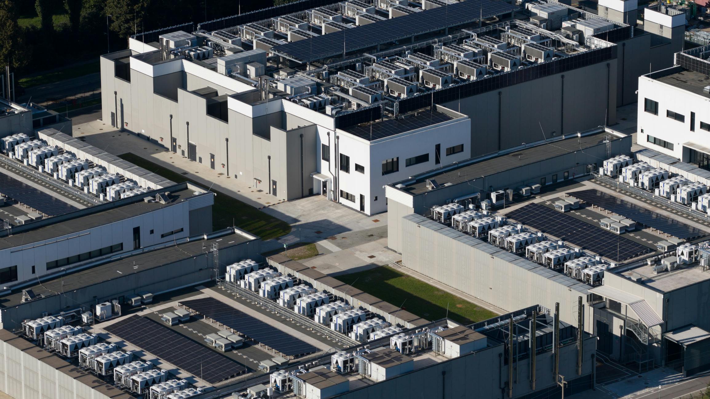 data_center_dreamstime