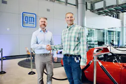 IONATE CEO Matthew Williams and Rob Threlkeld, Director – Global Energy Procurement, Reliability & Optimization at GM. Image credit IONATE and GM