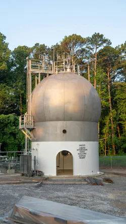 CB&I's large-scale LH2 storage test tank utilizing non-vacuum insulation technology.