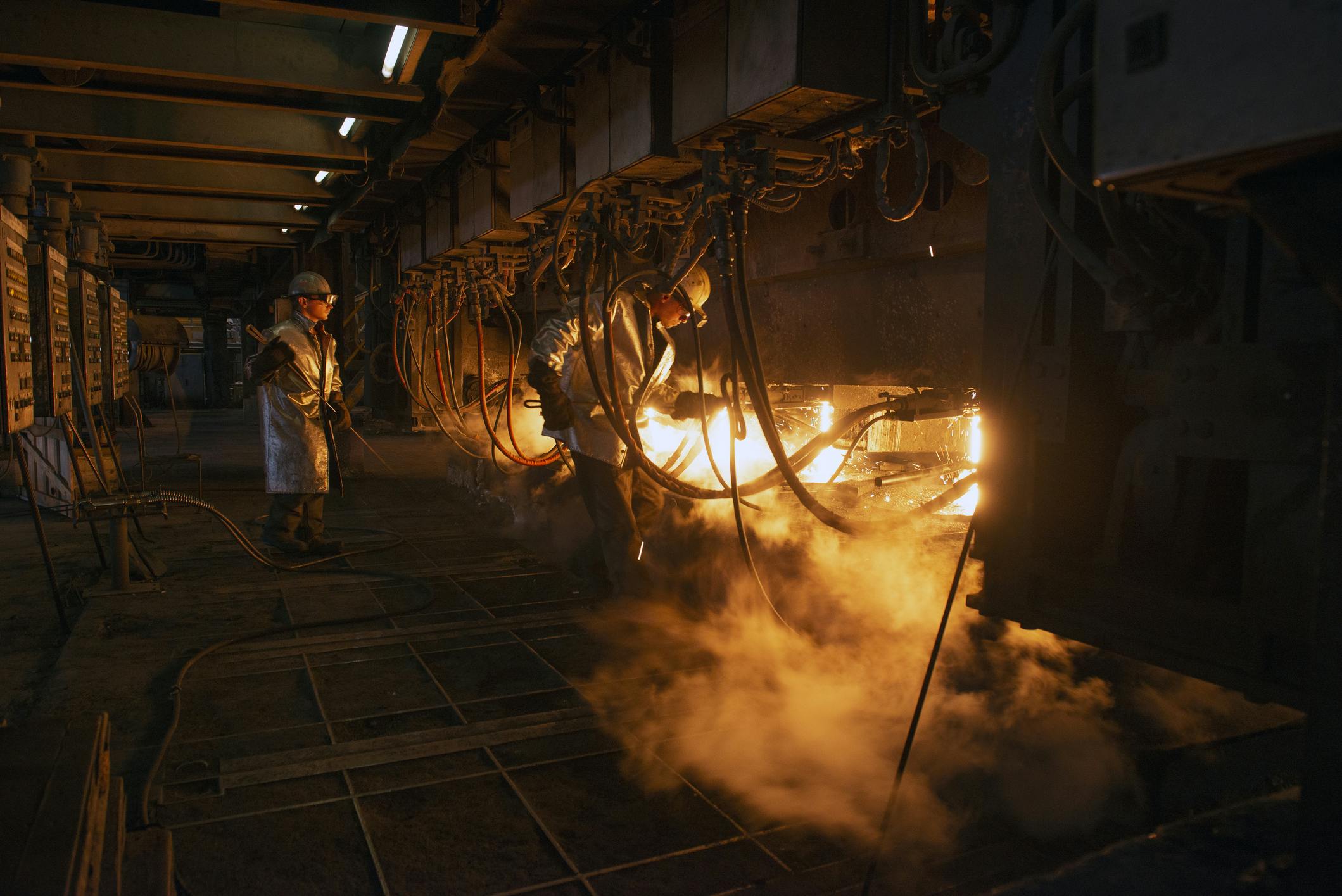 electric_arc_furnaces_dreamstime