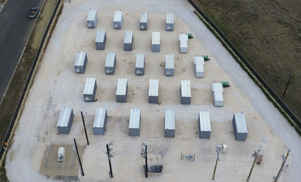 B2U Bexar Corrilla second-life battery storage site next to solar panels in Texas